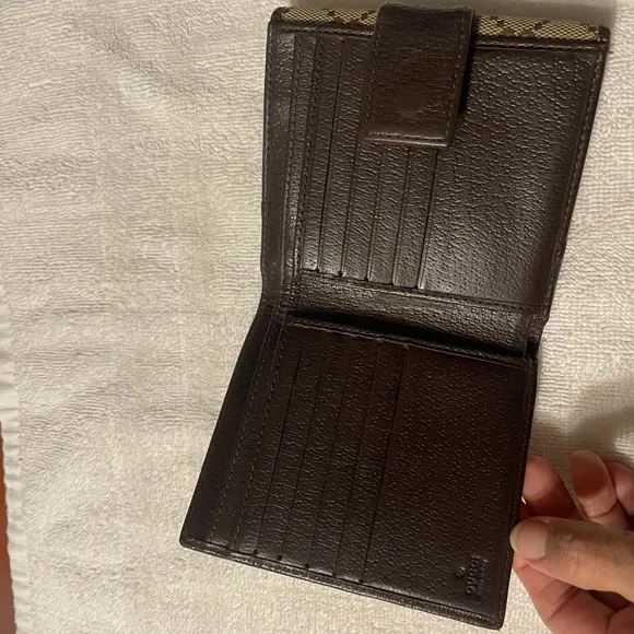 Authentic Gucci Wallet - Picture 6 of 8